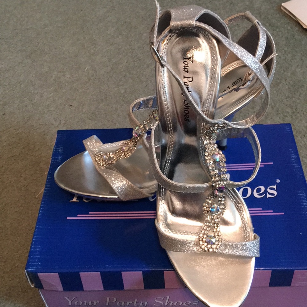 Silver & rhinestone heels with 4” stilettos 9 1/2